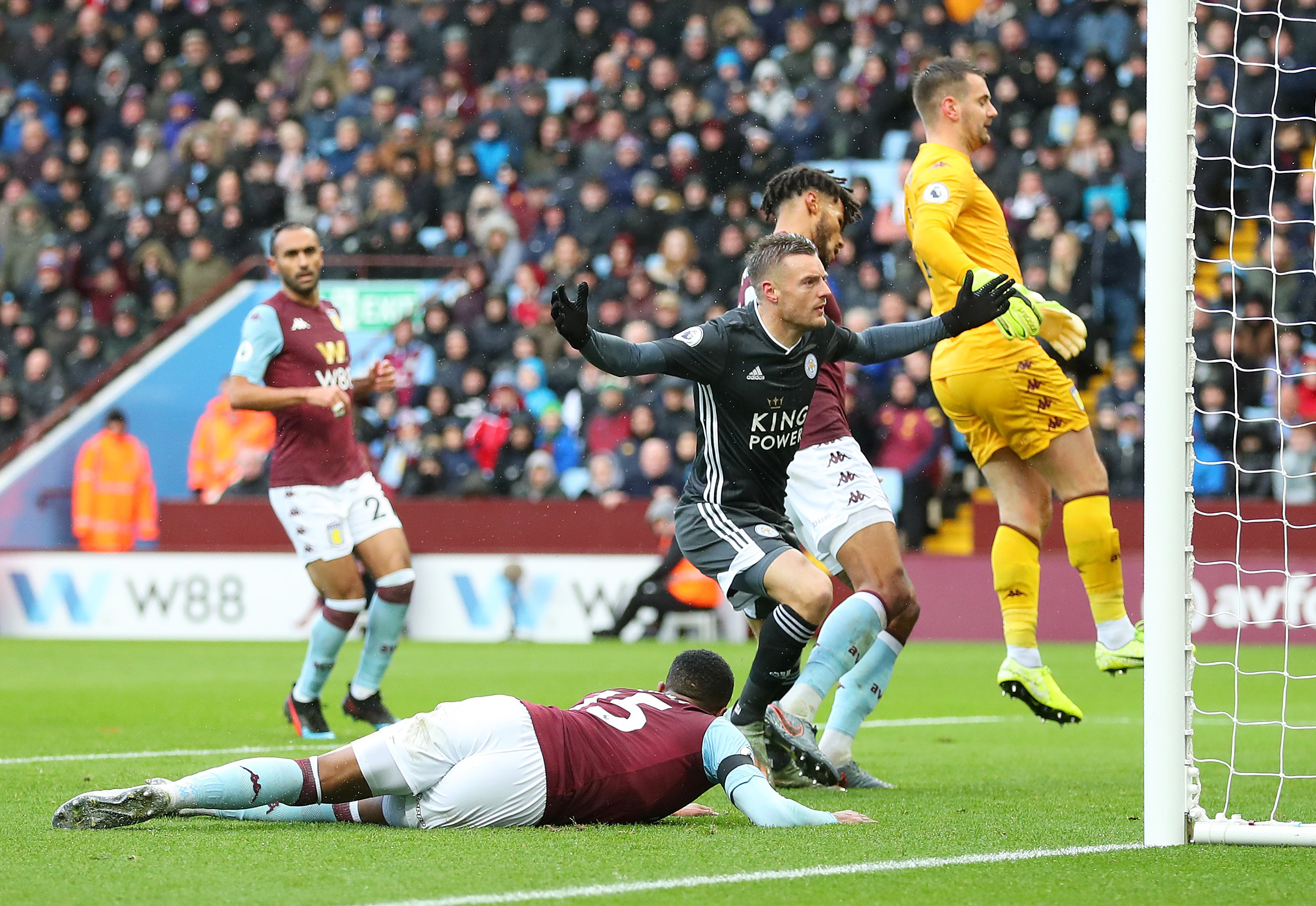 巨大争议下的美国大奖赛，法拉利一二带回，诺里斯的判罚合理吗？